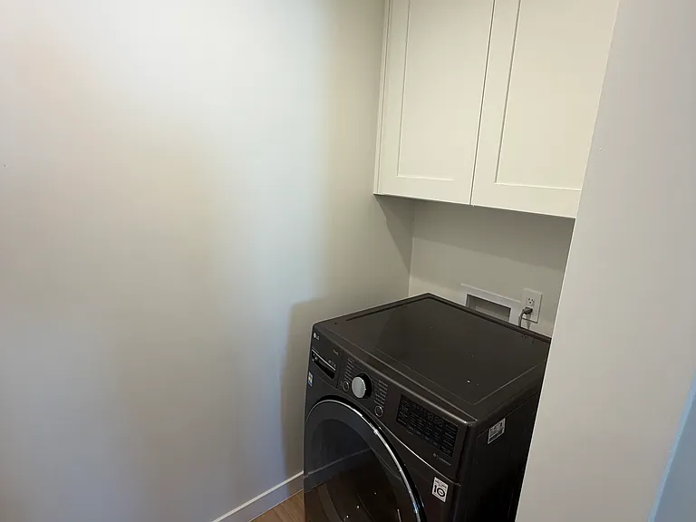6249 Corbin Ave — Photo 7