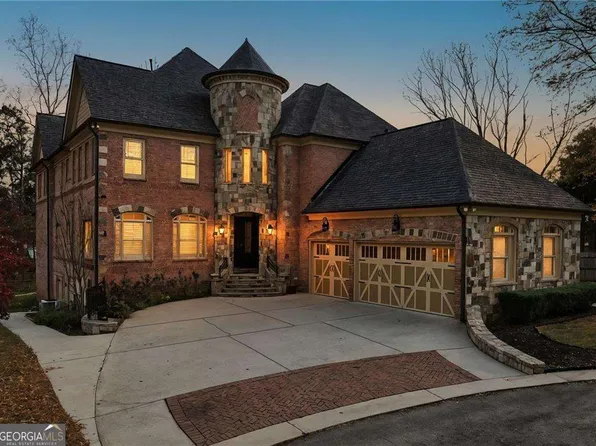 7611 Regency Cir, Sandy Springs, GA 30350