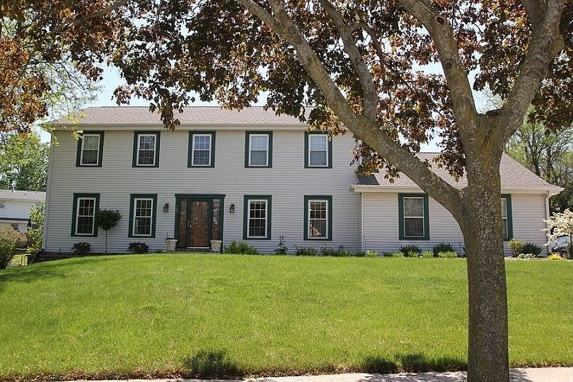 1st image of 721 Crestwood Dr