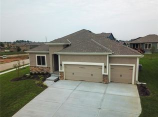16957 S Heatherwood St, Olathe, KS 66062