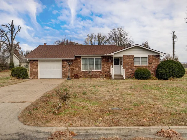 130 E Hazel Street, Monett, MO 65708