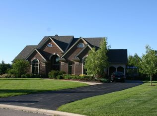 2096 Whispering Woods Ct, Ann Arbor, MI