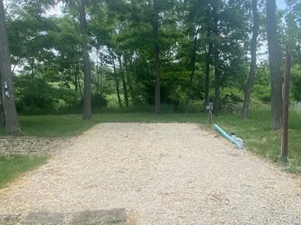 28/7 Woodhaven Dr E, Sublette, IL 61367