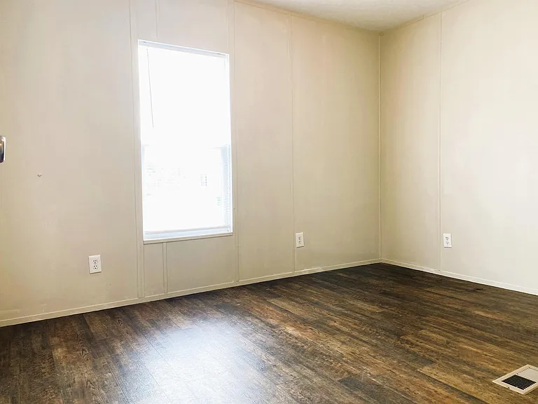 502 Blakley Dr — Photo 6