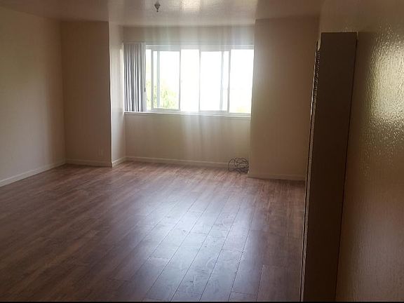 2nd image of 101 School St