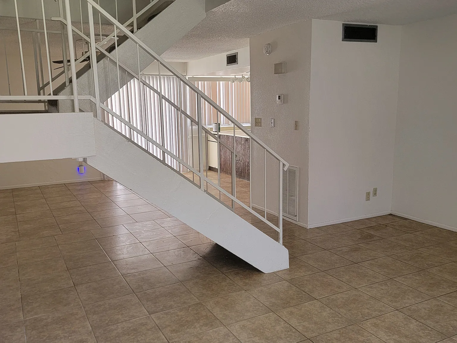 4 bed, 2.5 bath, 1656 sqft, $1,750 — Photo 2