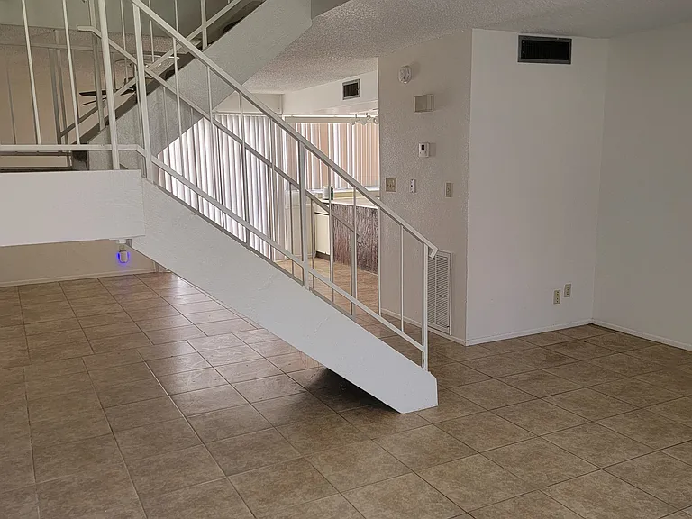 7854 N 47th Ave — Photo 3