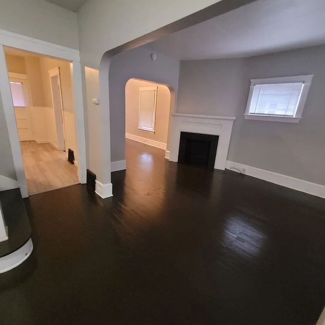 Single Family Home 3 beds 1 bath Available Now! — Photo 3