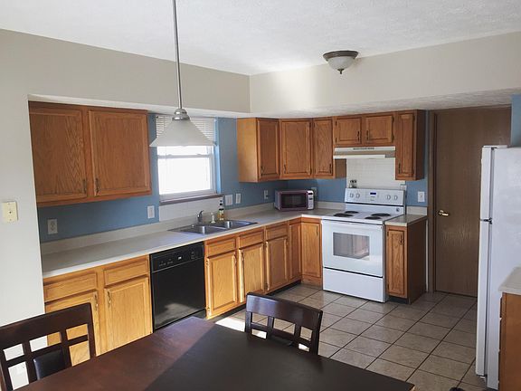 3rd image of 2119 Bridgewater Cir #A