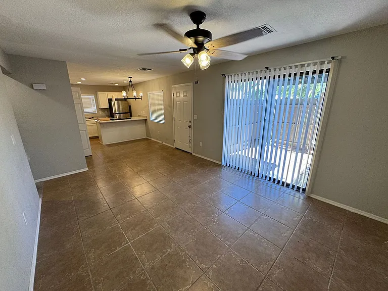 286 W Palomino Dr #101 — Photo 2