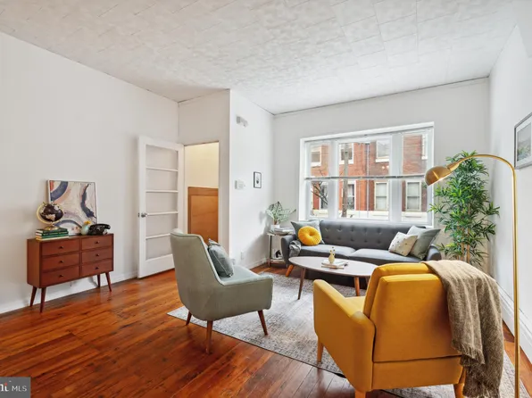 829 Greenwich St, Philadelphia, PA 19147