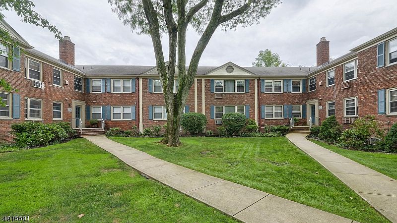 1st image of 24 HUTTON AVE #48