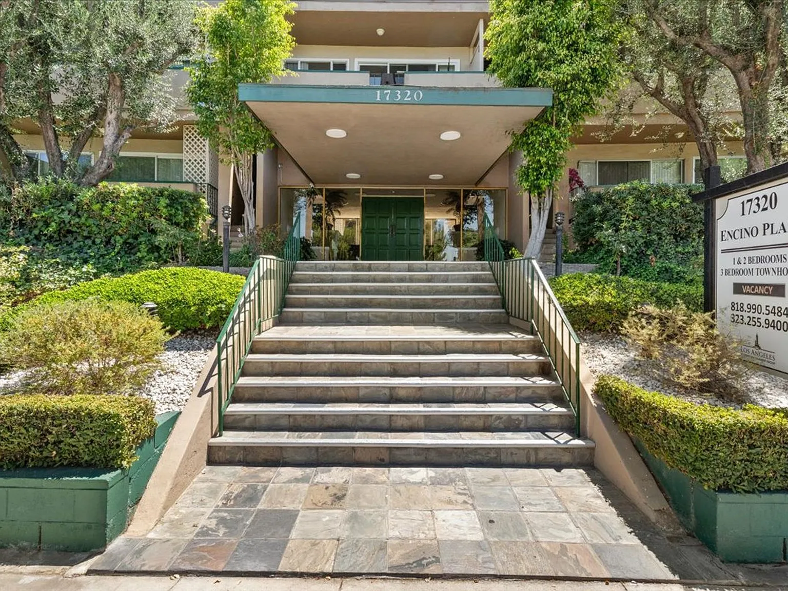 Encino Plaza Apartments — Photo 1