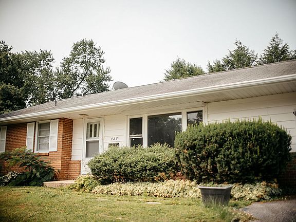 2nd image of 425 Spring Dr