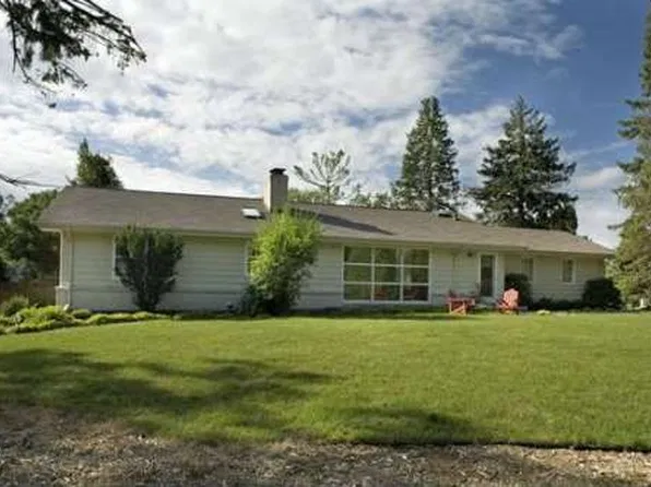 216 Paisley Ln, Golden Valley, MN 55422