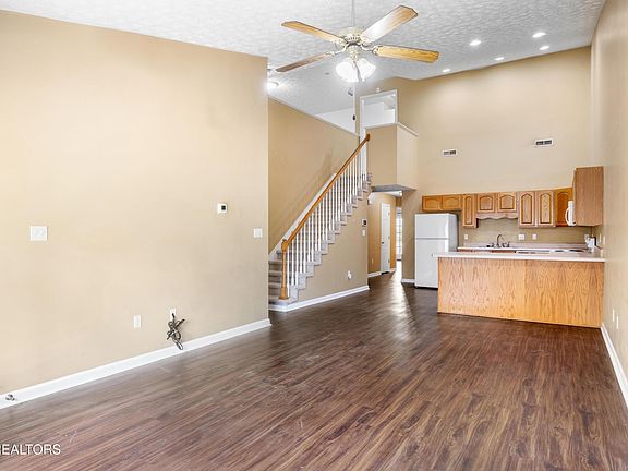 4th image of 5286 Avery Woods Ln