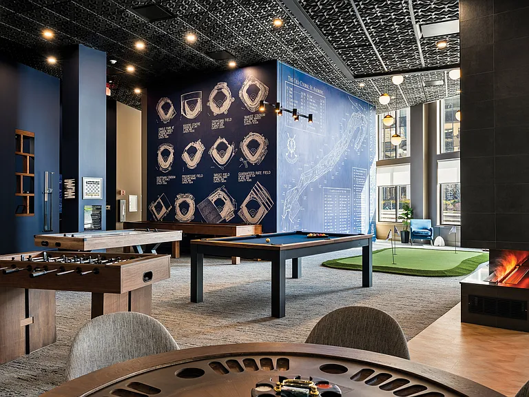 Game Room Lounge & Putting Green