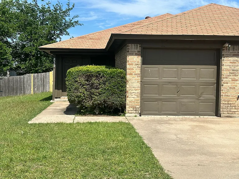 833 White Rock St — Photo 1