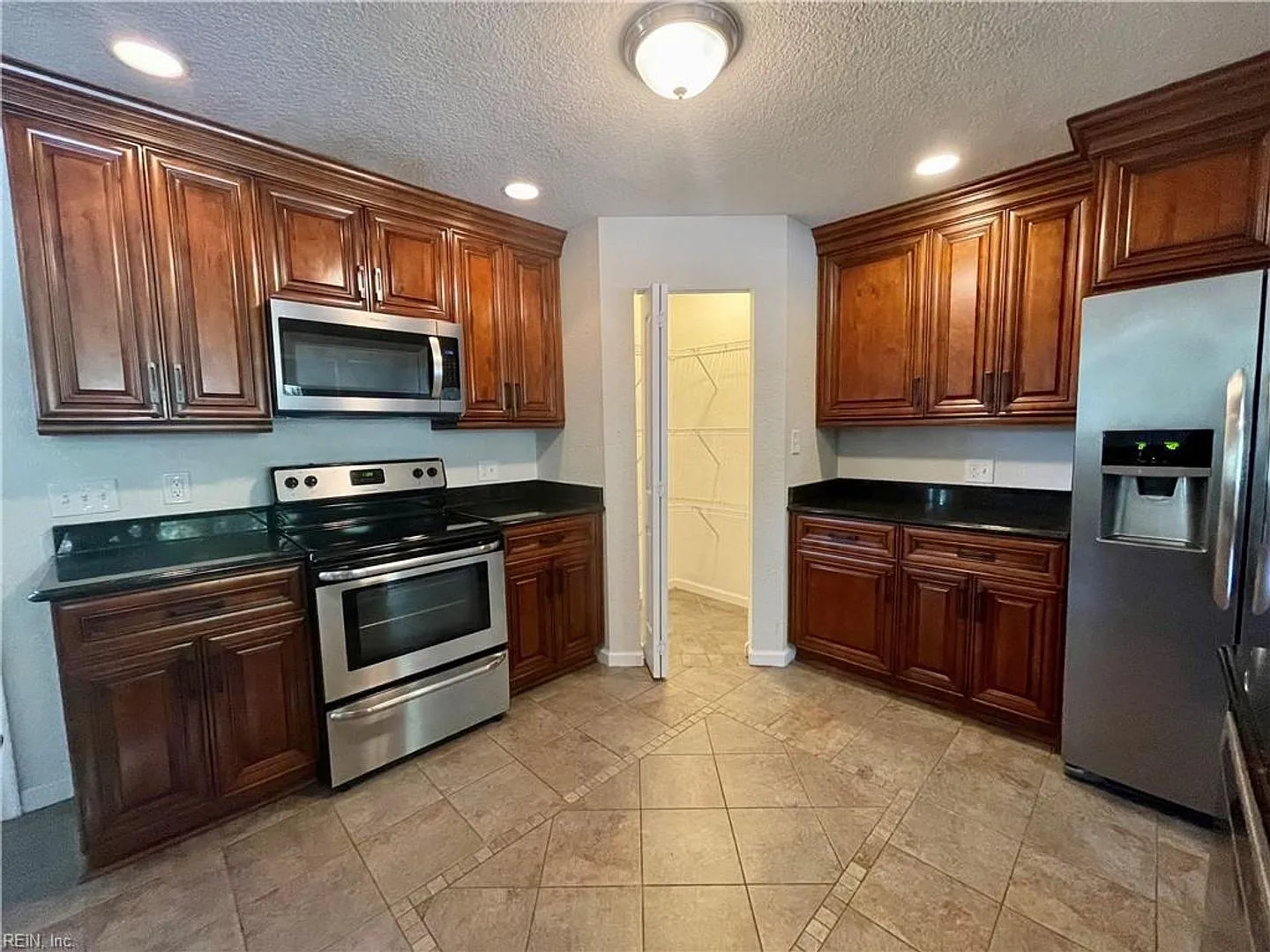 Beautiful 5 Bed Single Family Ranch in VB — Photo 3