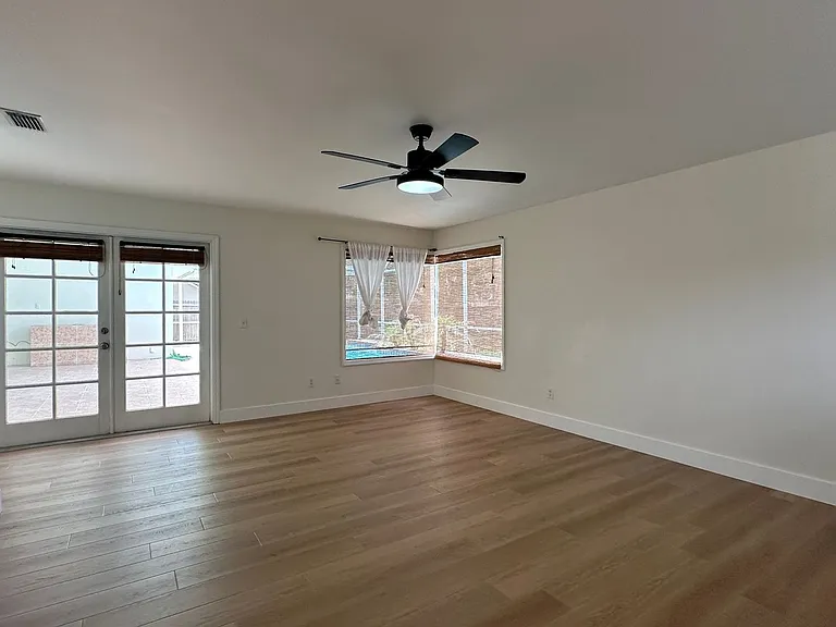 935 Shriver Cir — Photo 18