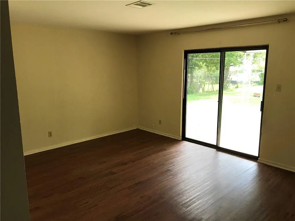 3 bed, 2.0 bath, 1022 sqft, $2,195 — Photo 4