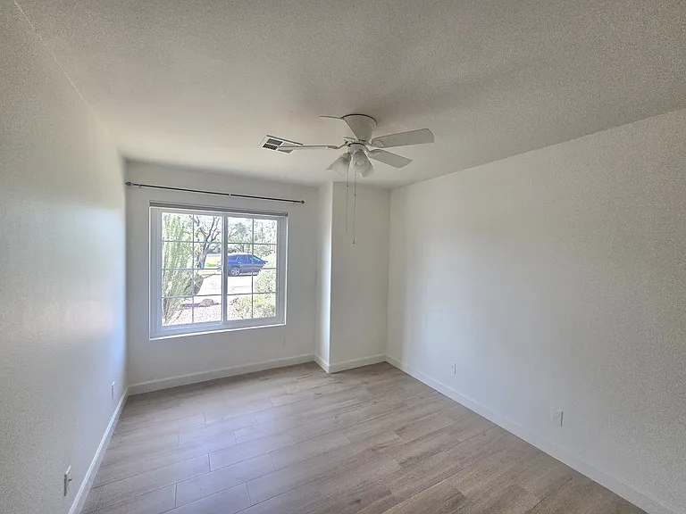 3220 W Sheffield Ave — Photo 7