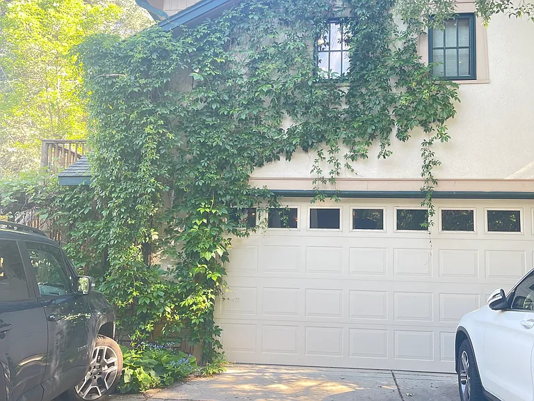 560 University Ave — Photo 64