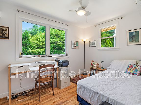 4th image of 4016 Lawrence Ave