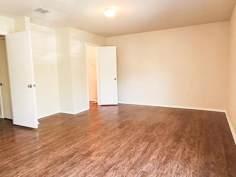 4134 Saint Charles Bay — Photo 8