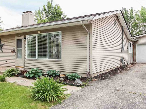 4th image of 1029 Holly Dr