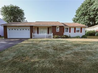 106 Stone Fence Rd, Rochester, NY 14626
