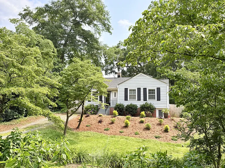 2807 Ashland St — Photo 2