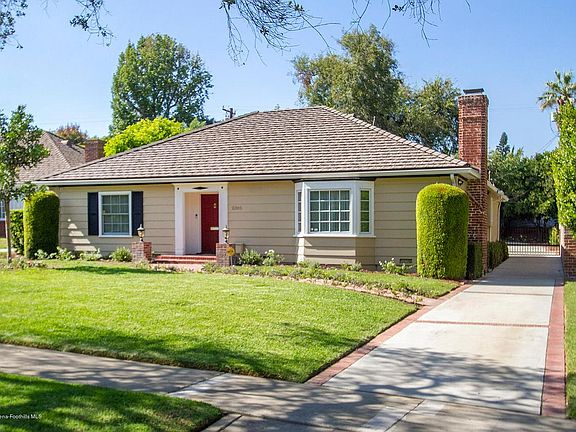 2nd image of 2385 Melville Dr