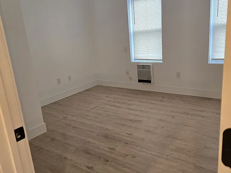 31 Van Zandt St #2 — Photo 18