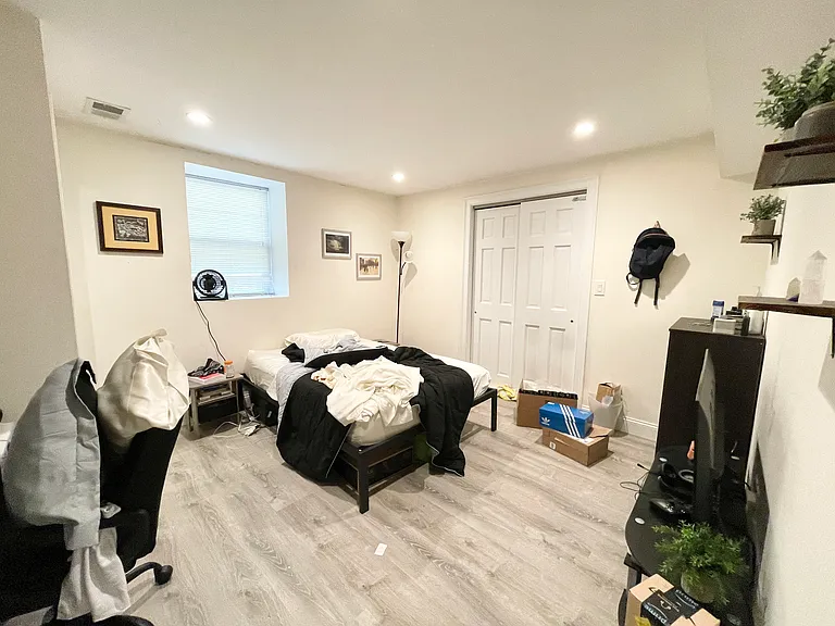 21 Iroquois St #1L — Photo 9