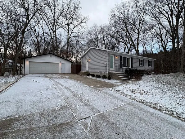 1805 Huntwood Dr SE, Lowell, MI 49331