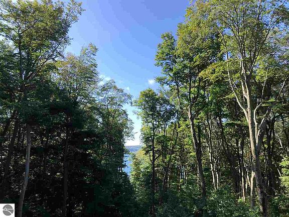 3rd image of 1395 Woodsmere Hills Dr