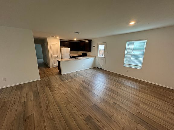 4th image of 5615 Elwood Dr
