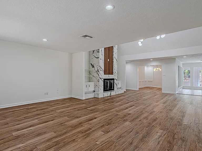 3406 Forest Village Dr — Photo 6