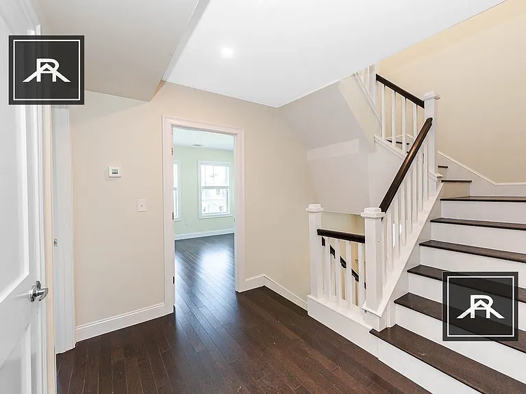 122 Jerome St — Photo 16
