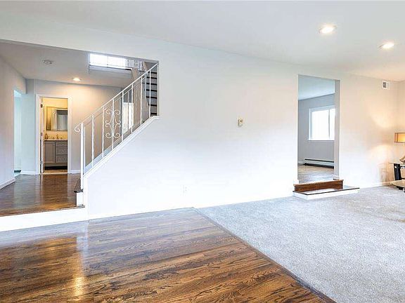 3rd image of 46 Columbine Ln