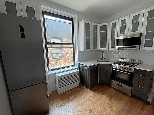 5th image of 320 W 83rd St APT 7A