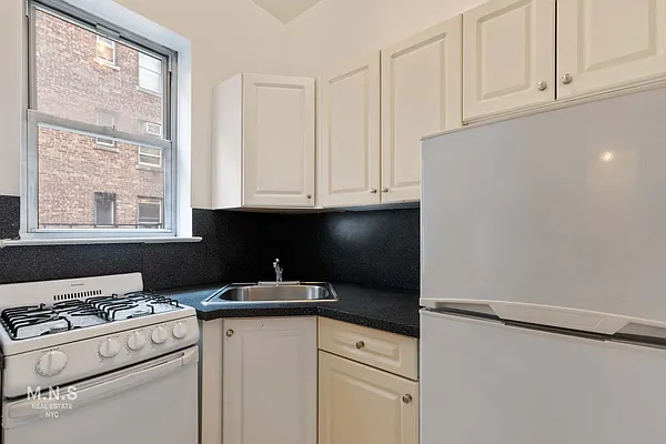 Rented by MNS | media 6