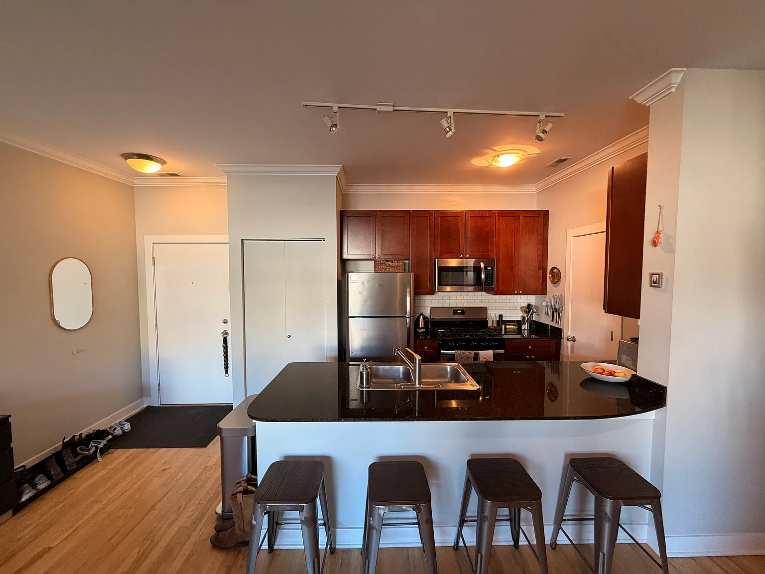 2 bed, 1200 sqft, $3,400 — Photo 4