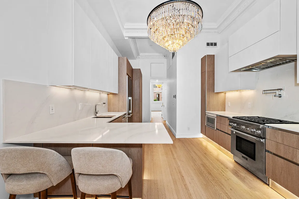 2 bed, 1154 sqft, $9,950 — Photo 3
