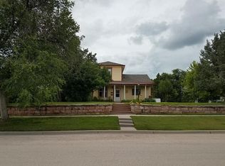 506 Jennings Ave, Hot Springs, SD 57747