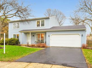 908 Stonehenge Ct, Naperville, IL 60563