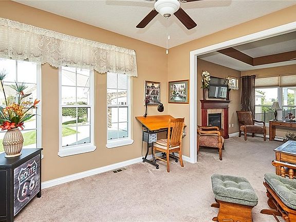 4th image of 1404 SW Sunrise Ln
