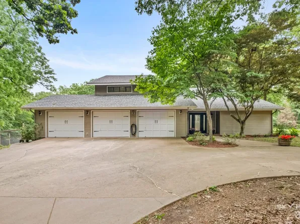 13434 Big Red Ln, Siloam Springs, AR 72761