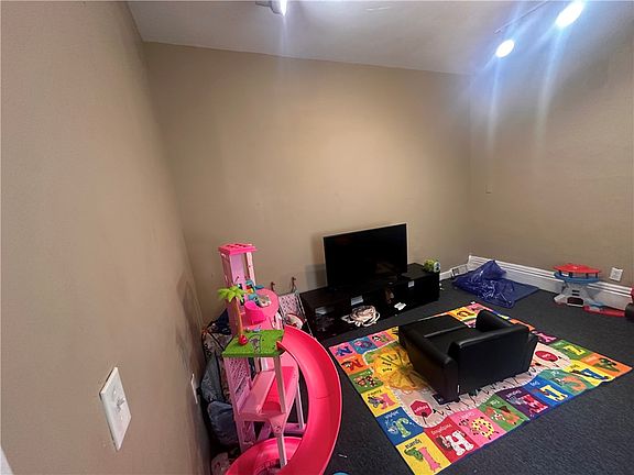 5th image of 345 4th St